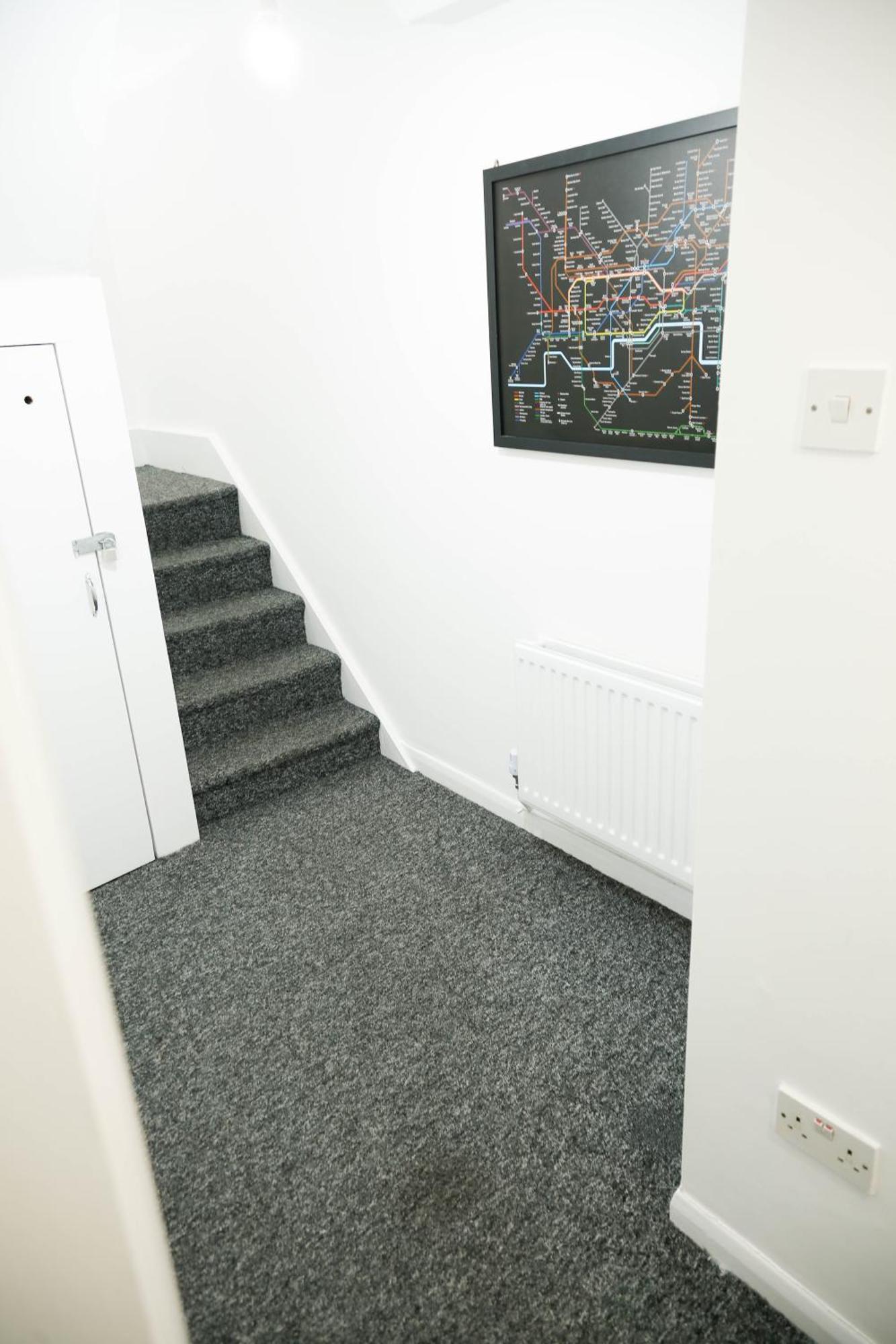 Stylish 1-minute Walk To Camden Town Metro, Shops, Cafes, Bars & Restaurants With Shared Bathrooms * Londra