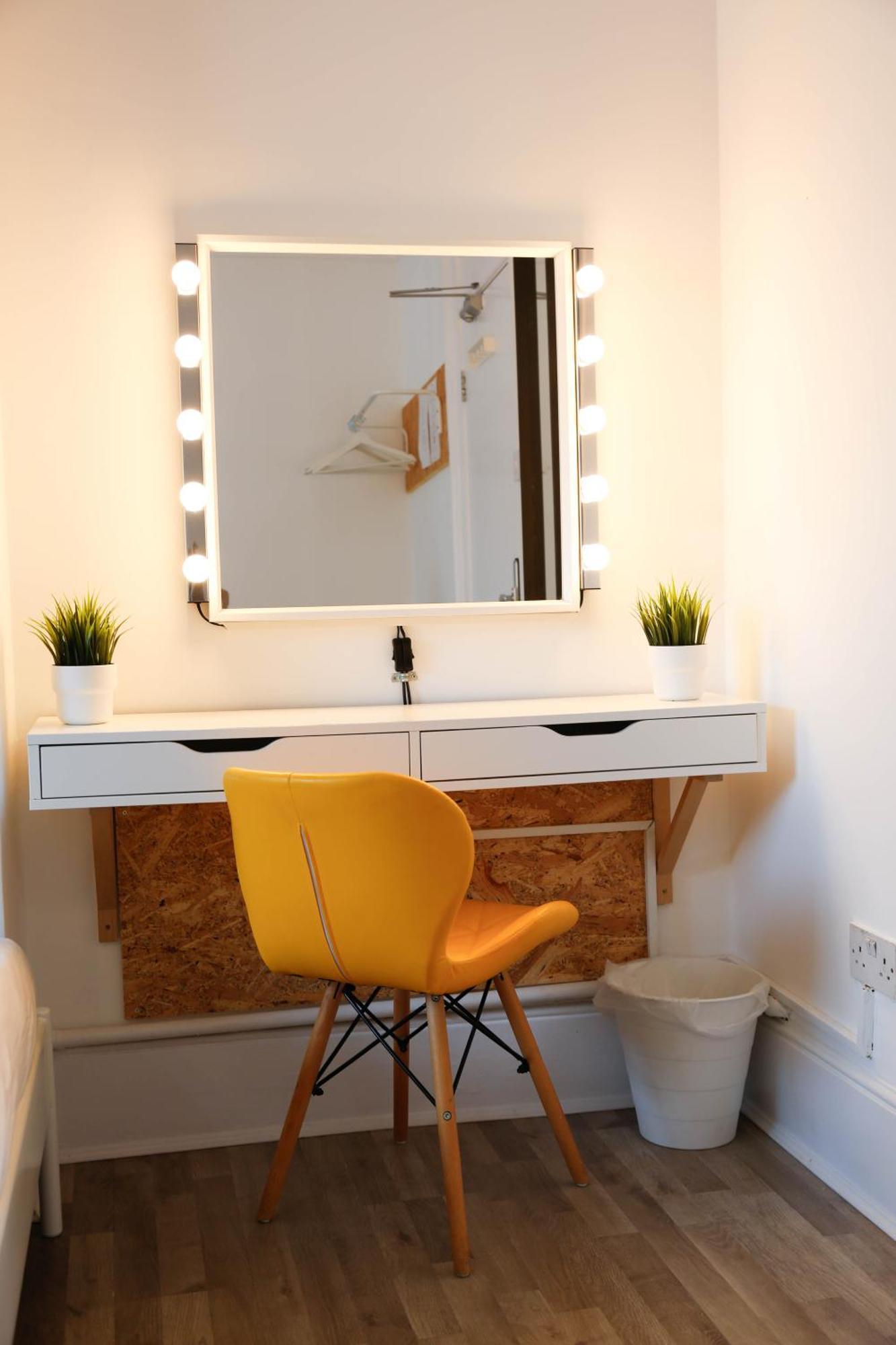 Stylish 1-minute Walk To Camden Town Metro, Shops, Cafes, Bars & Restaurants With Shared Bathrooms Londra