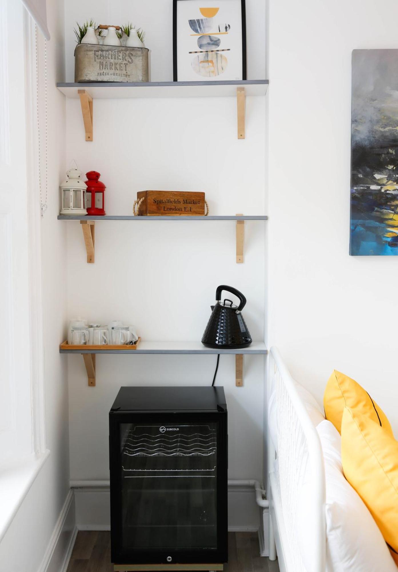 Stylish 1-minute Walk To Camden Town Metro, Shops, Cafes, Bars & Restaurants With Shared Bathrooms * Londra
