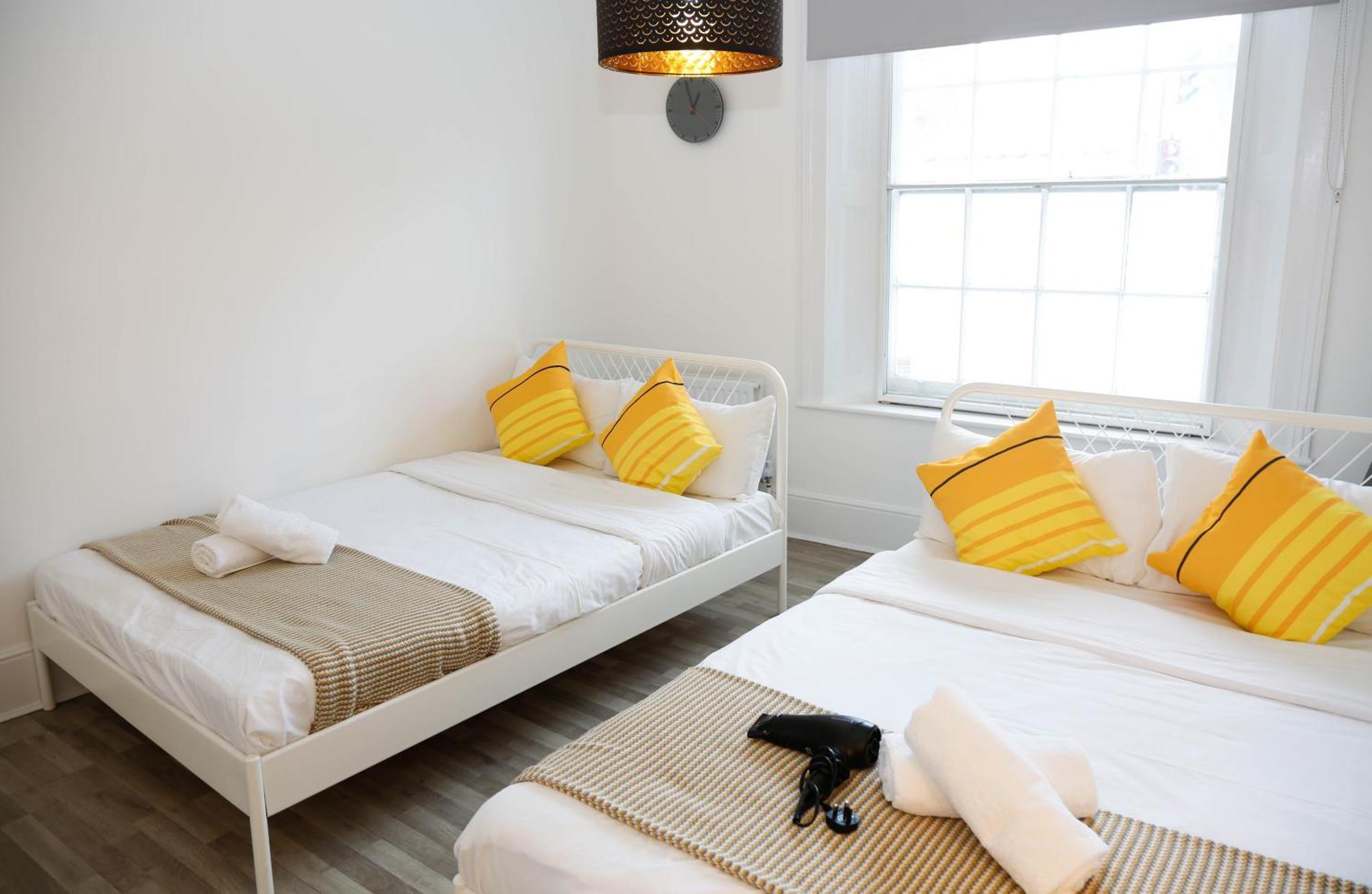 Stylish 1-minute Walk To Camden Town Metro, Shops, Cafes, Bars & Restaurants With Shared Bathrooms Gazde/Camere de închiriat Londra