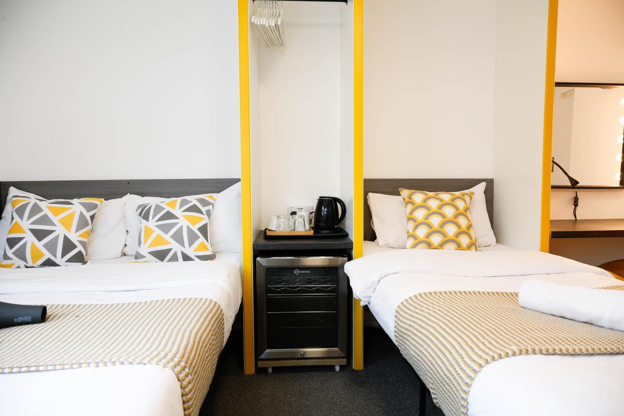 Stylish 1-minute Walk To Camden Town Metro, Shops, Cafes, Bars & Restaurants With Shared Bathrooms Gazde/Camere de închiriat *