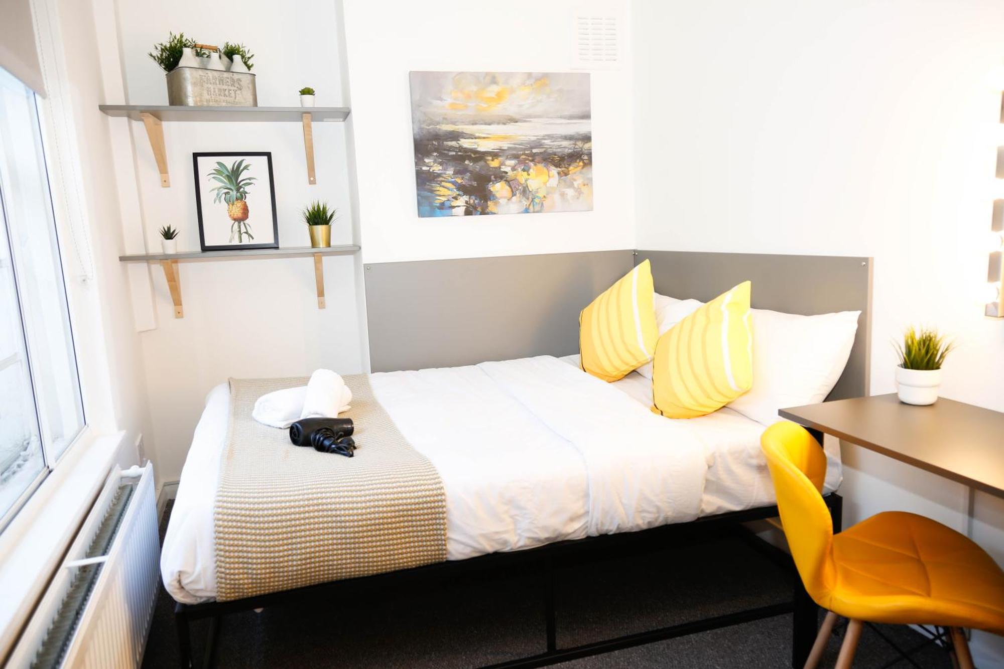 Stylish 1-minute Walk To Camden Town Metro, Shops, Cafes, Bars & Restaurants With Shared Bathrooms Gazde/Camere de închiriat