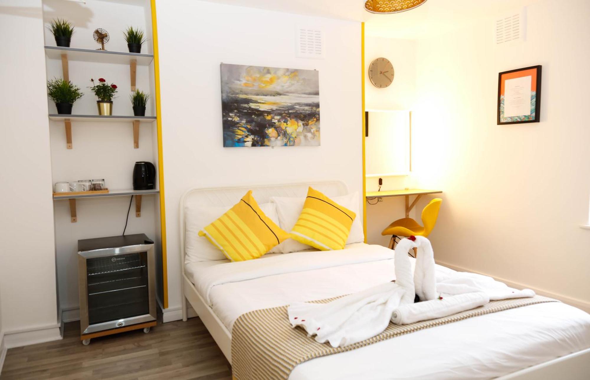 Stylish 1-minute Walk To Camden Town Metro, Shops, Cafes, Bars & Restaurants With Shared Bathrooms * Londra