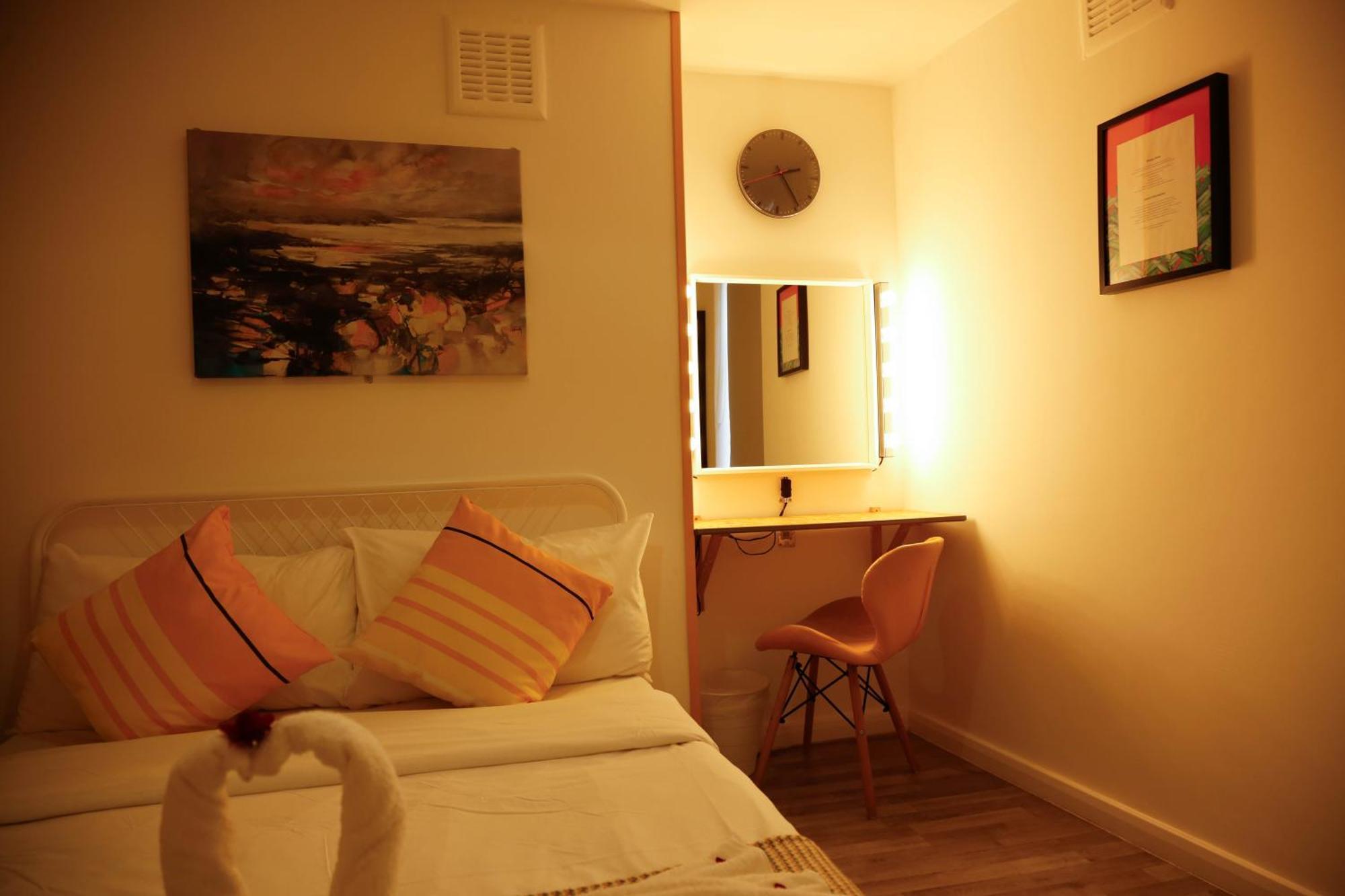 Stylish 1-minute Walk To Camden Town Metro, Shops, Cafes, Bars & Restaurants With Shared Bathrooms Londra