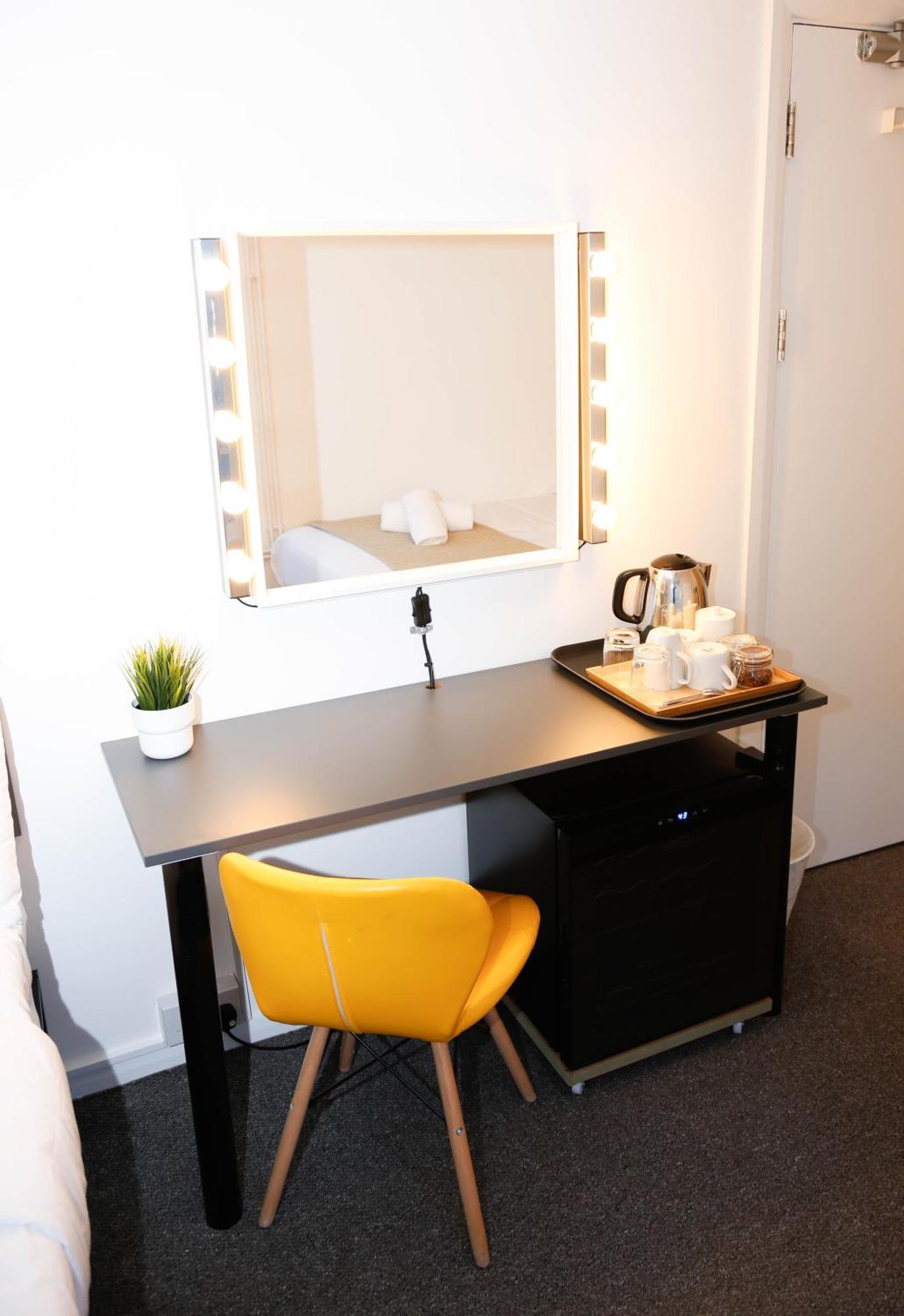 Stylish 1-minute Walk To Camden Town Metro, Shops, Cafes, Bars & Restaurants With Shared Bathrooms Londra